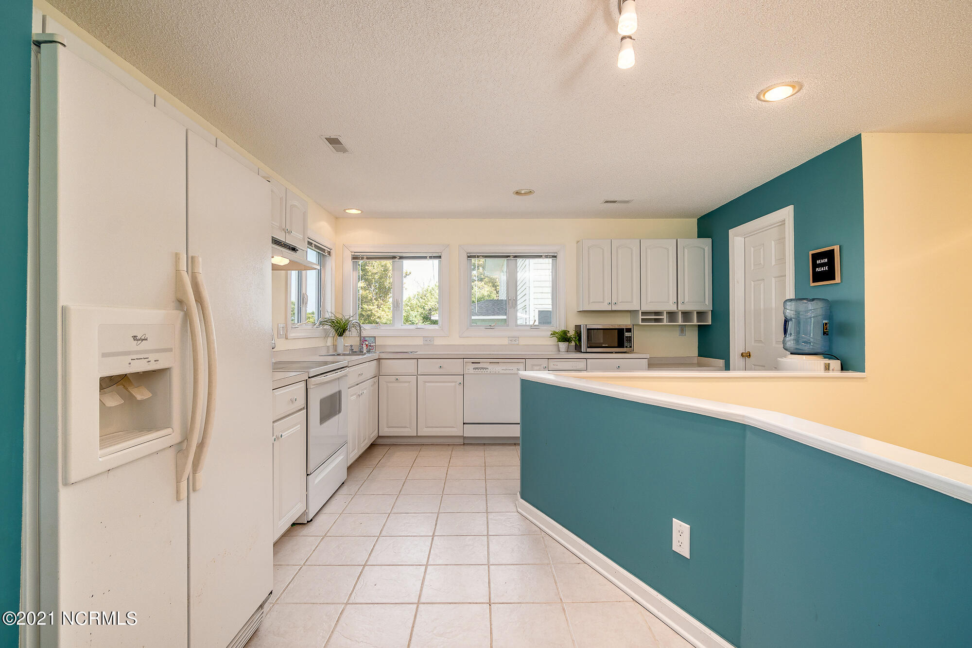 800 Country Club Road, Unit 30 Morehead City, NC 28557 - Photo 22 of 55 Spacious kitchen w/ water views