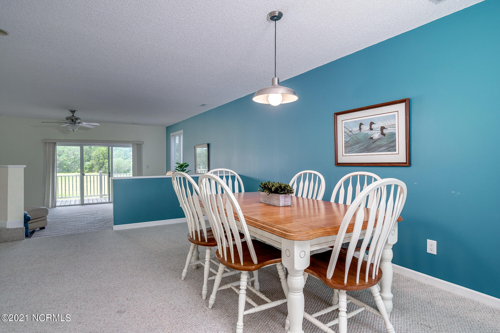 800 Country Club Road, Unit 30 Morehead City, NC 28557 - Photo 3 of 55 Dining space