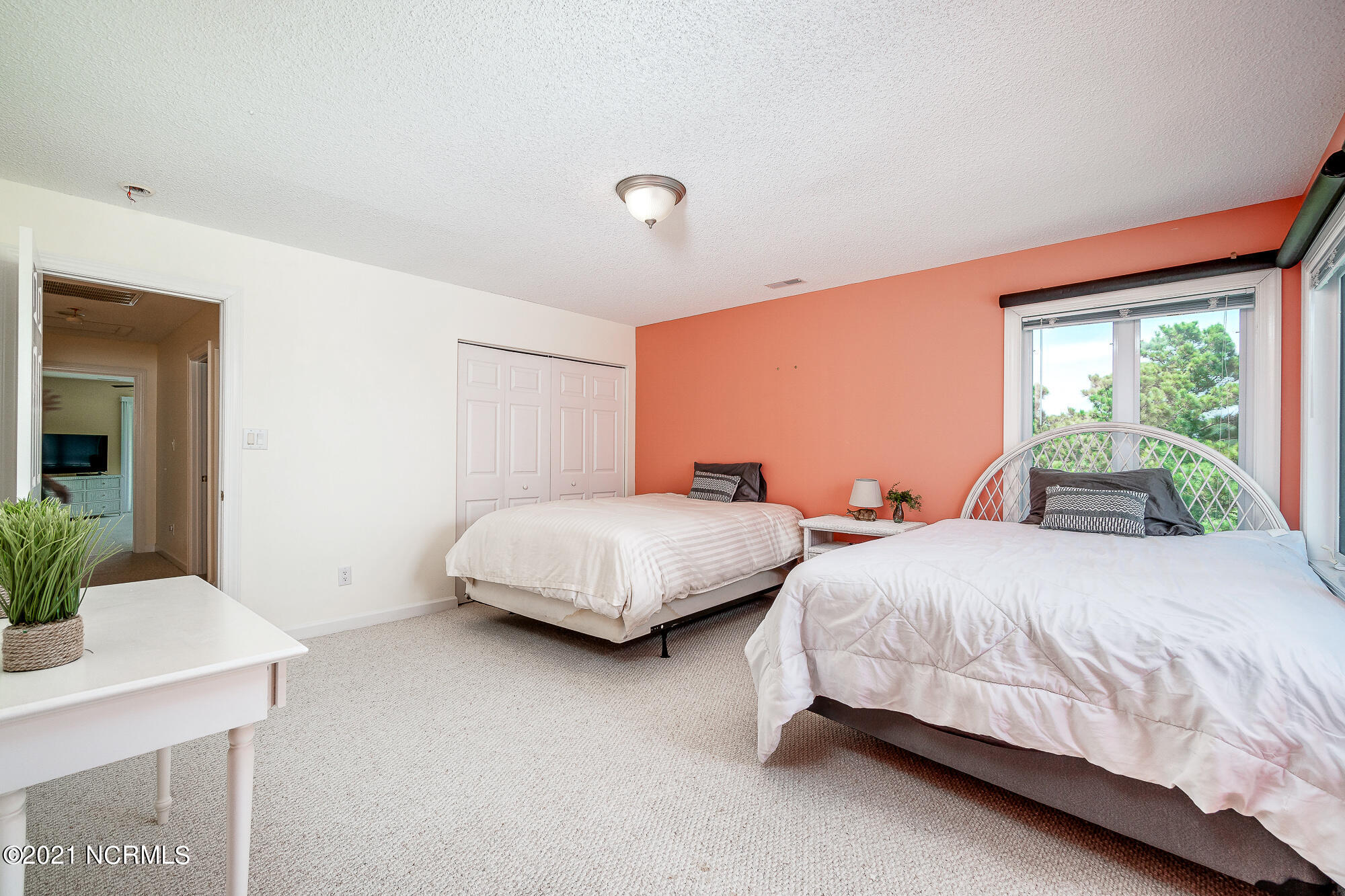 800 Country Club Road, Unit 30 Morehead City, NC 28557 - Photo 32 of 55 Guest bedroom 1