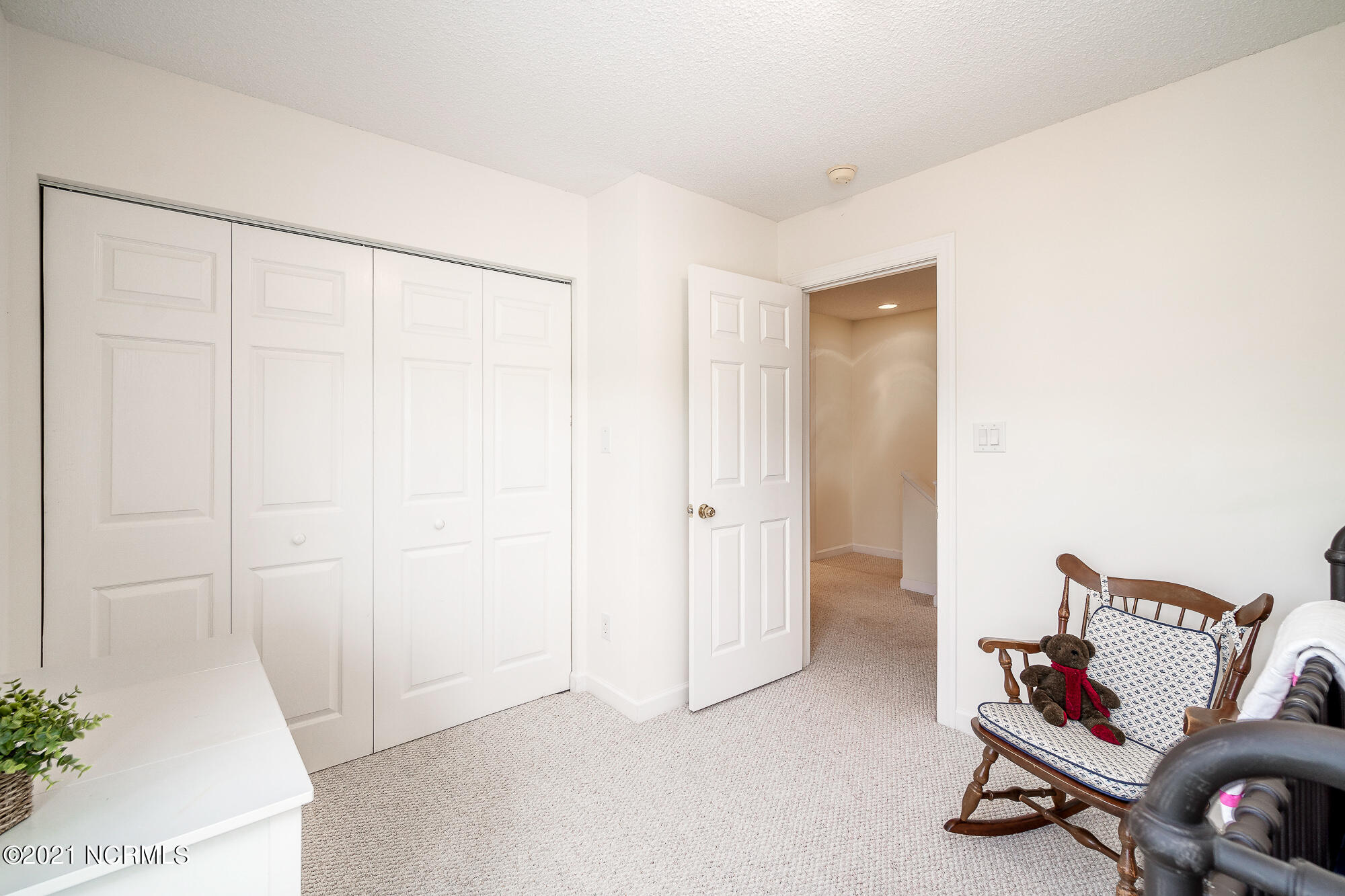 800 Country Club Road, Unit 30 Morehead City, NC 28557 - Photo 35 of 55 Guest bedroom 2