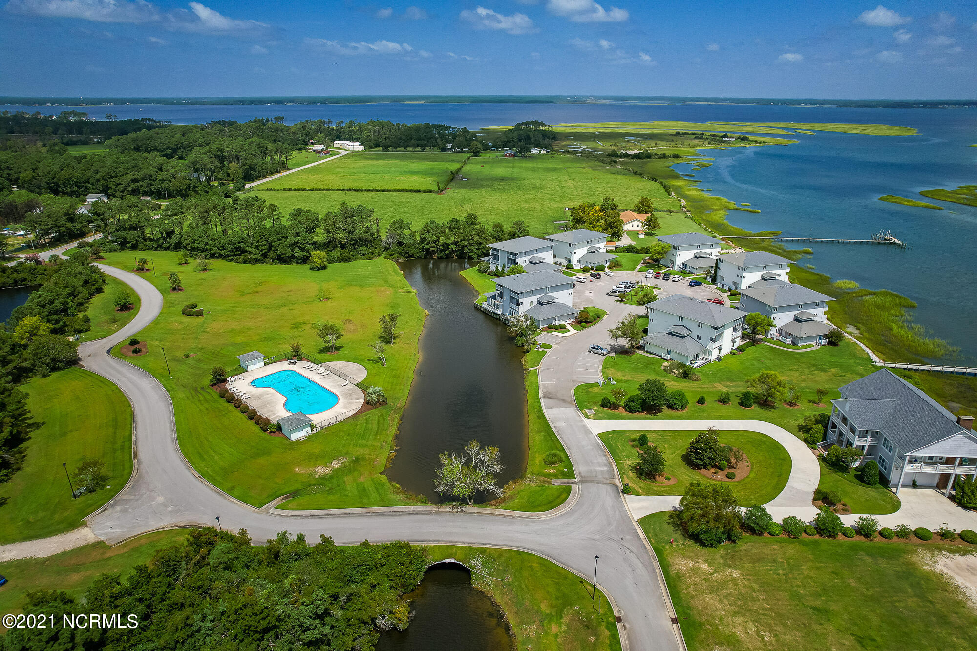 800 Country Club Road, Unit 30 Morehead City, NC 28557 - Photo 45 of 55 Haystacks condo