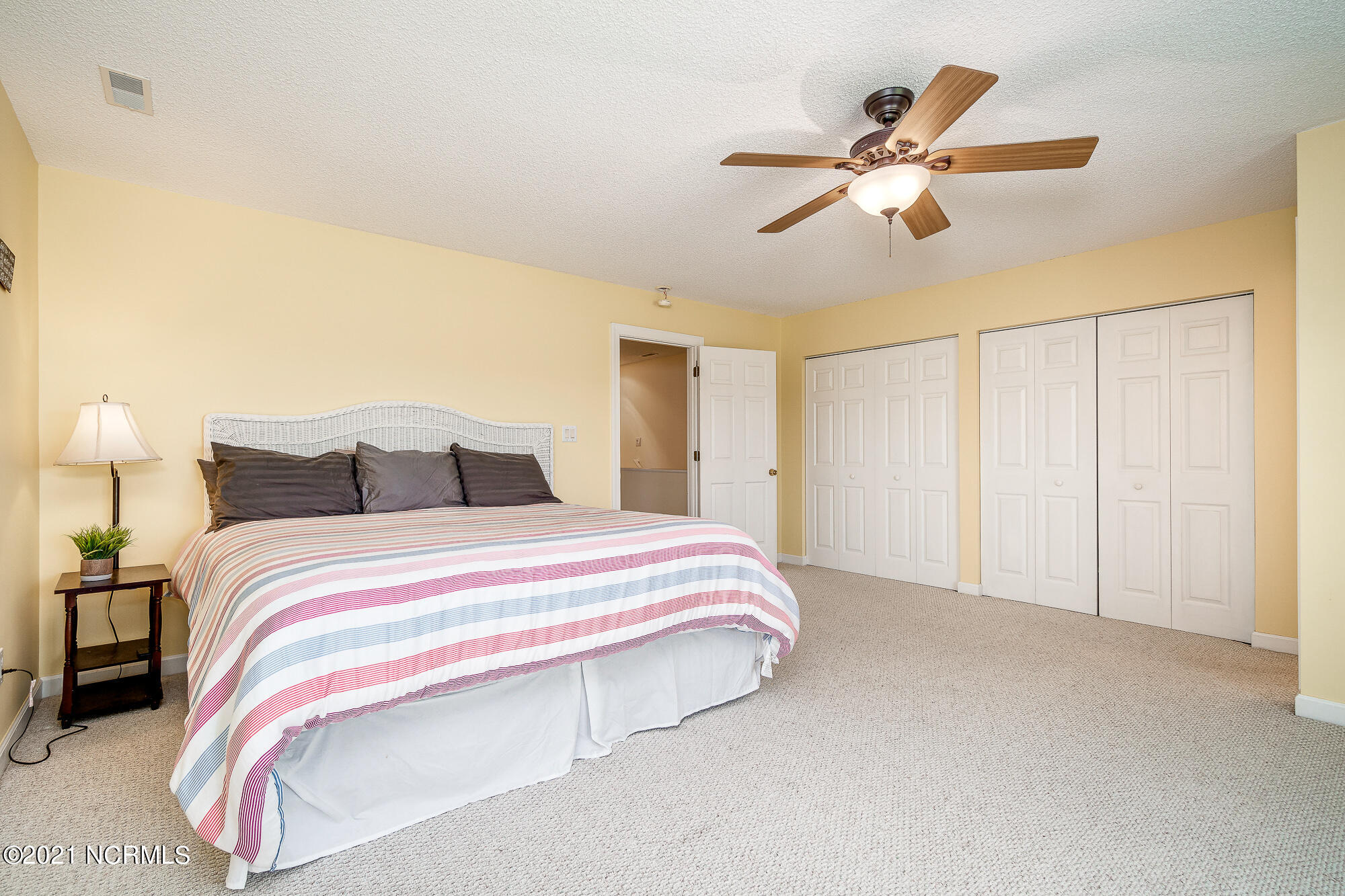 800 Country Club Road, Unit 30 Morehead City, NC 28557 - Photo 5 of 55 Primary bedroom suite