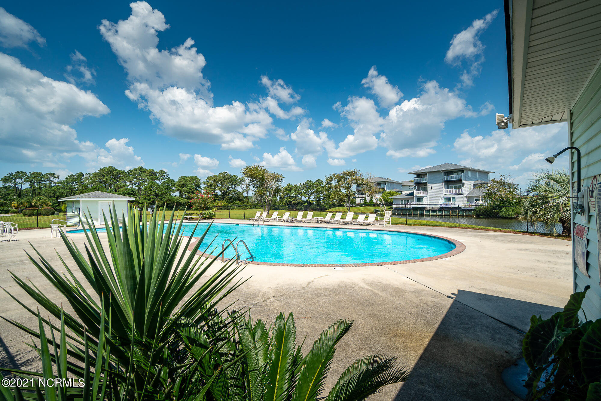 800 Country Club Road, Unit 30 Morehead City, NC 28557 - Photo 52 of 55 Community pool