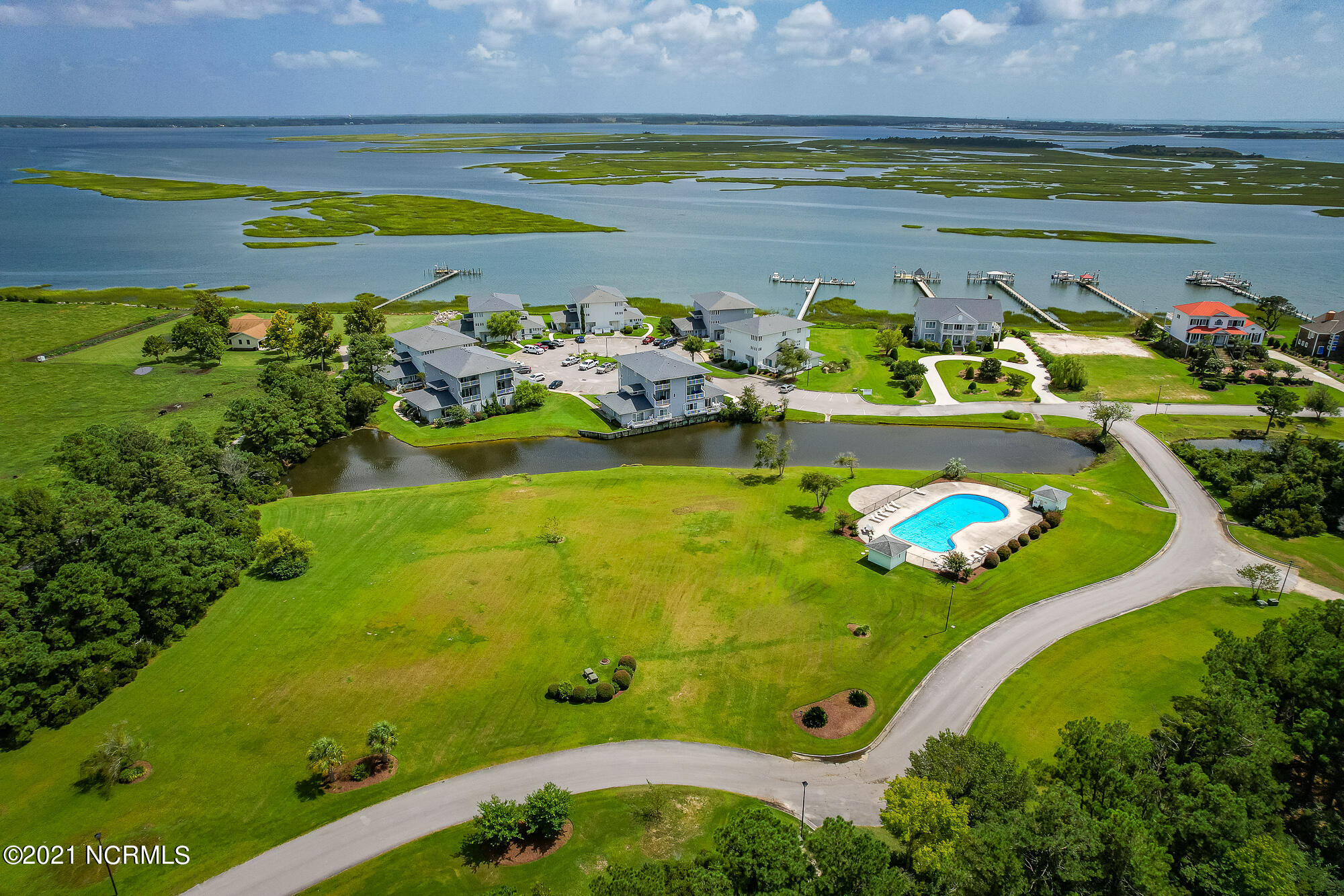 800 Country Club Road, Unit 30 Morehead City, NC 28557 - Photo 7 of 55 Waterfront community w/ shared amenities