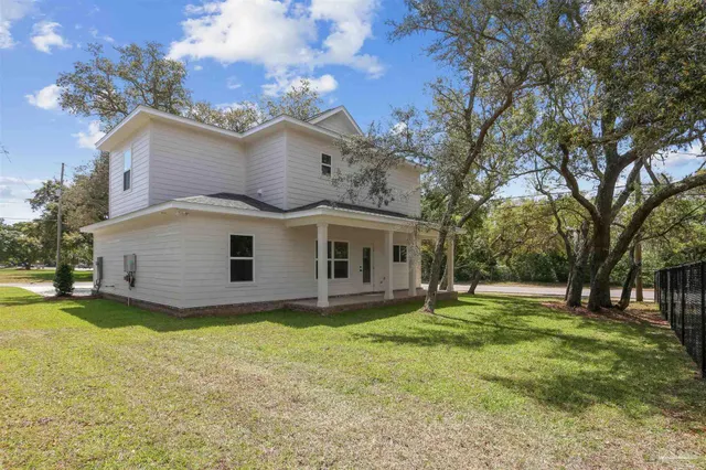 a view of a house with a yard
