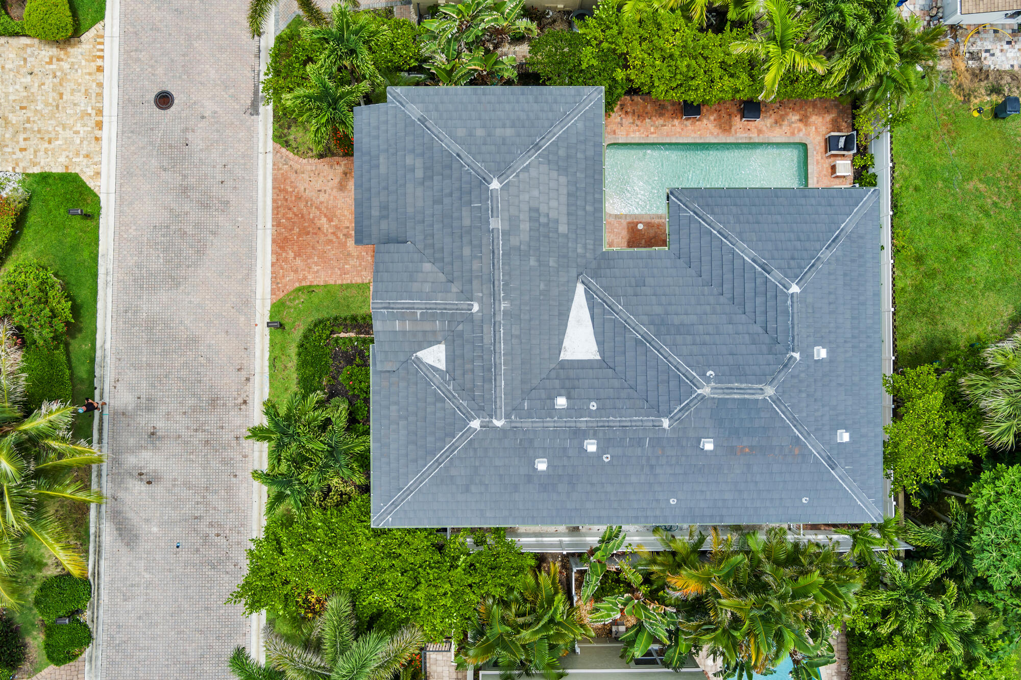 460 Surfside Lane Juno Beach, FL 33408 - Photo 39 of 51 an aerial view of house with yard and a yard