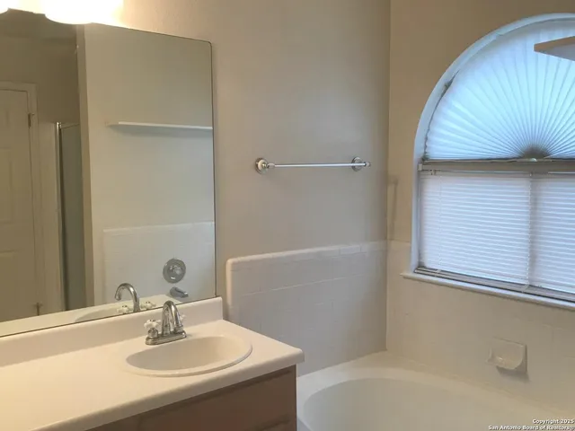 $1,700 | 7126 Lynn Lake, San Antonio, TX 78244