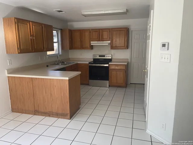 $1,700 | 7126 Lynn Lake, San Antonio, TX 78244