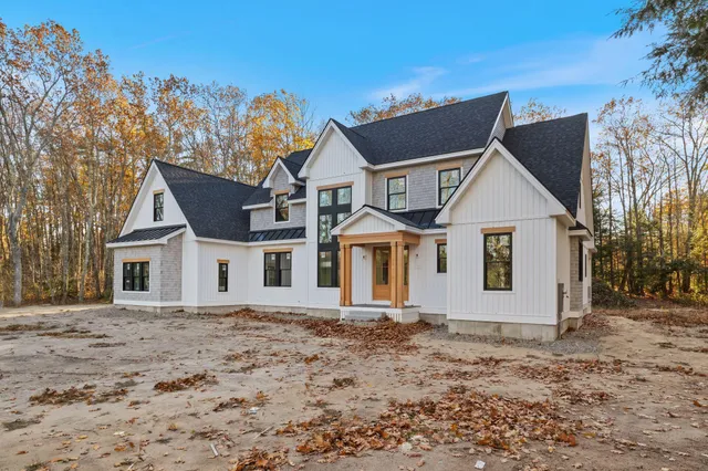 $2,200,000 | 2 Lindas Way, Old Orchard Beach, ME 04064