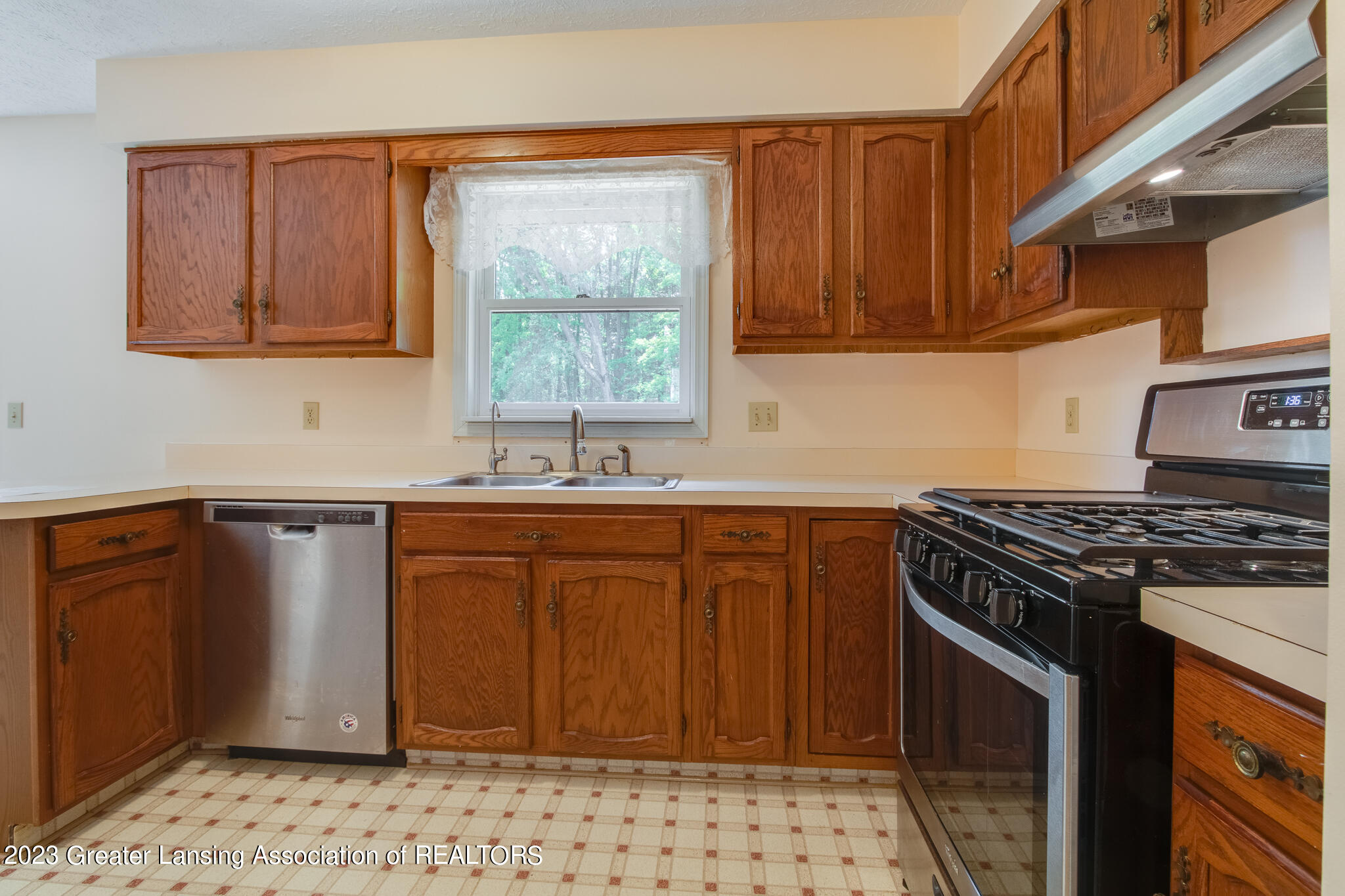 5975 Harper Road Holt, MI 48842 - Photo 10 of 34 5975_Harper_DOUG-48