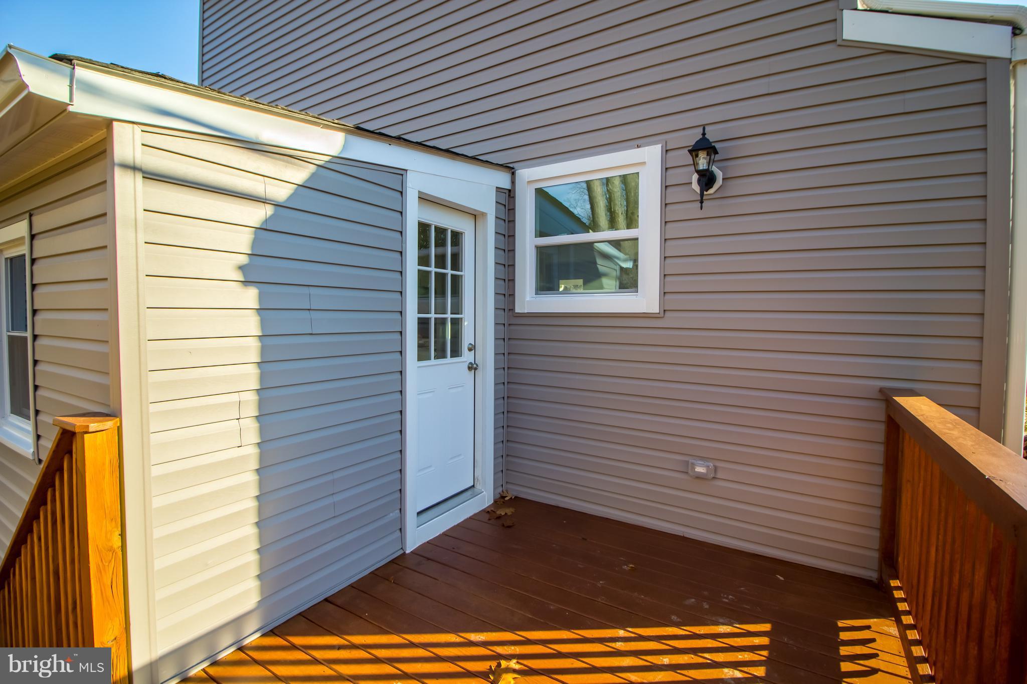 6500 Maplewood Road Baltimore, MD 21212 - Photo 6 of 30 Easy Backdoor Access into the Kitchen