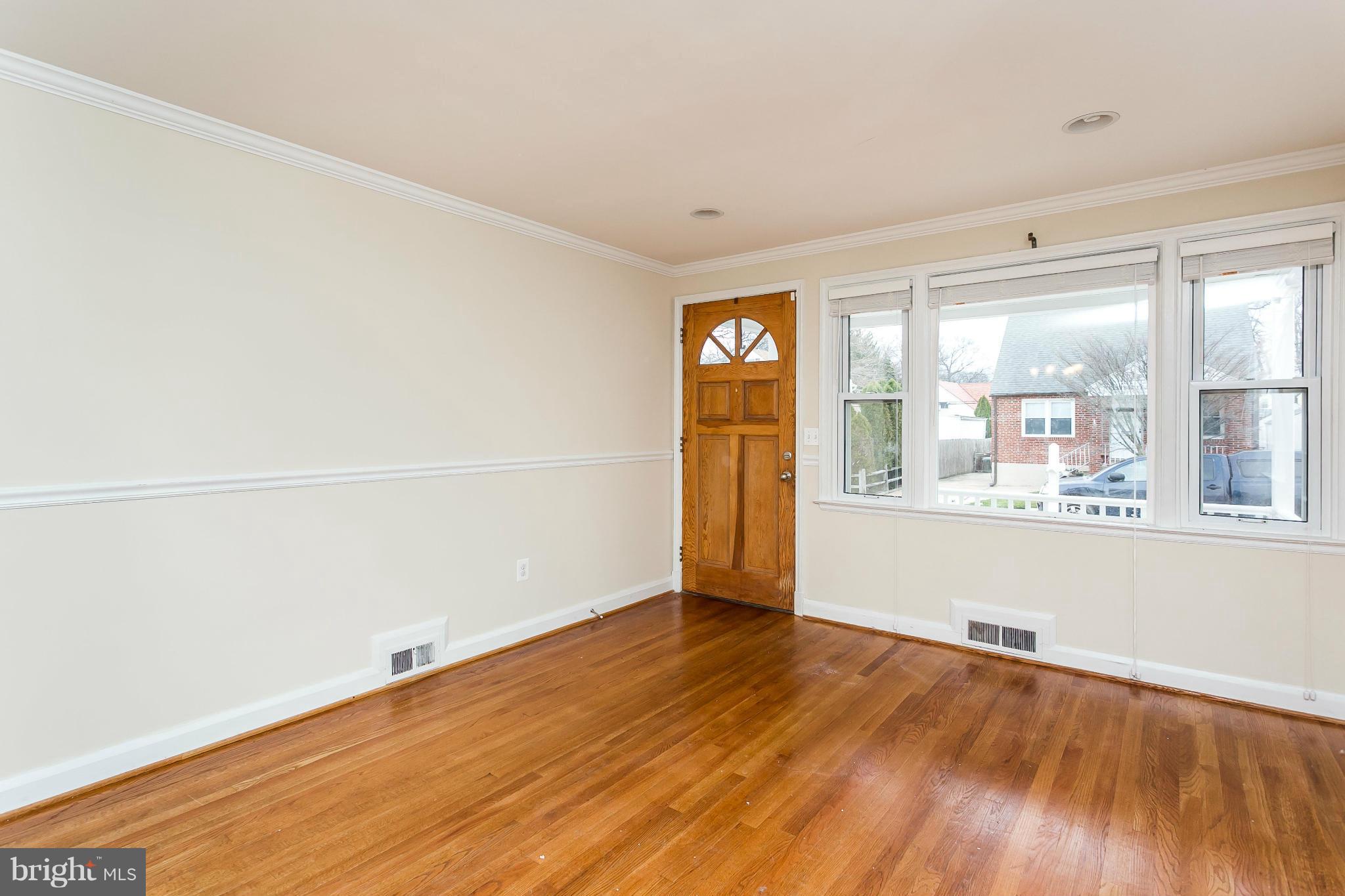 7816 Highpoint Road Baltimore, MD 21234 - Photo 3 of 29 Living Room