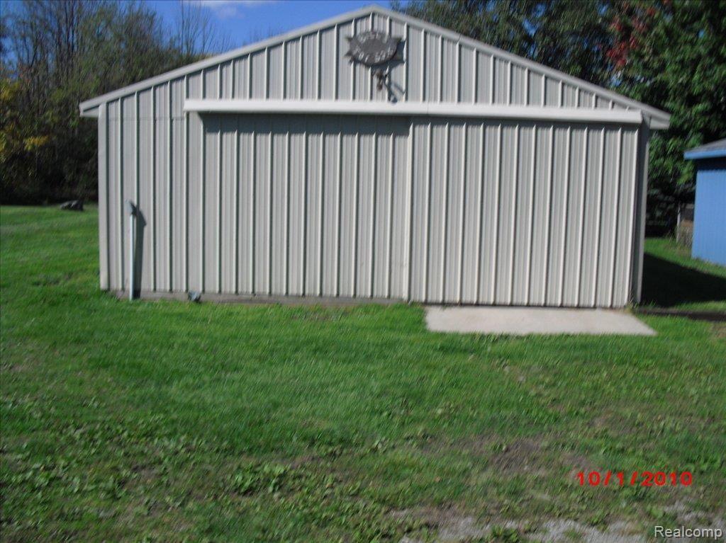 1246 South Genesee Road Burton, MI 48509 - Photo 4 of 11 CIMG8014