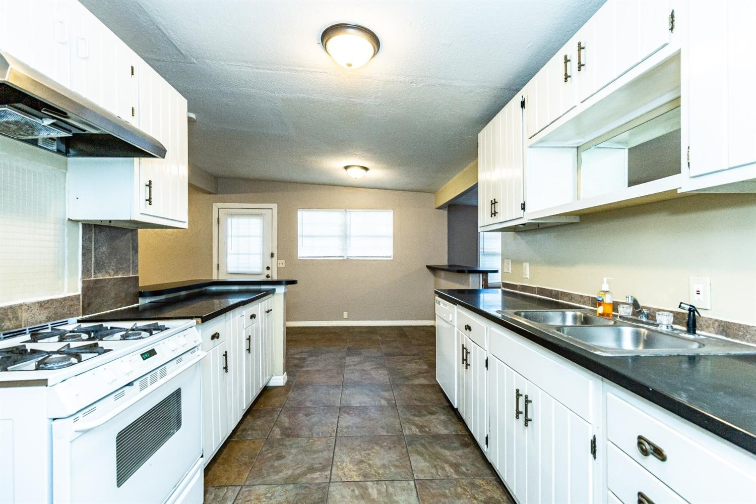 2836 65th Street Lubbock, TX 79413 - Photo 16 of 39 Photo 16