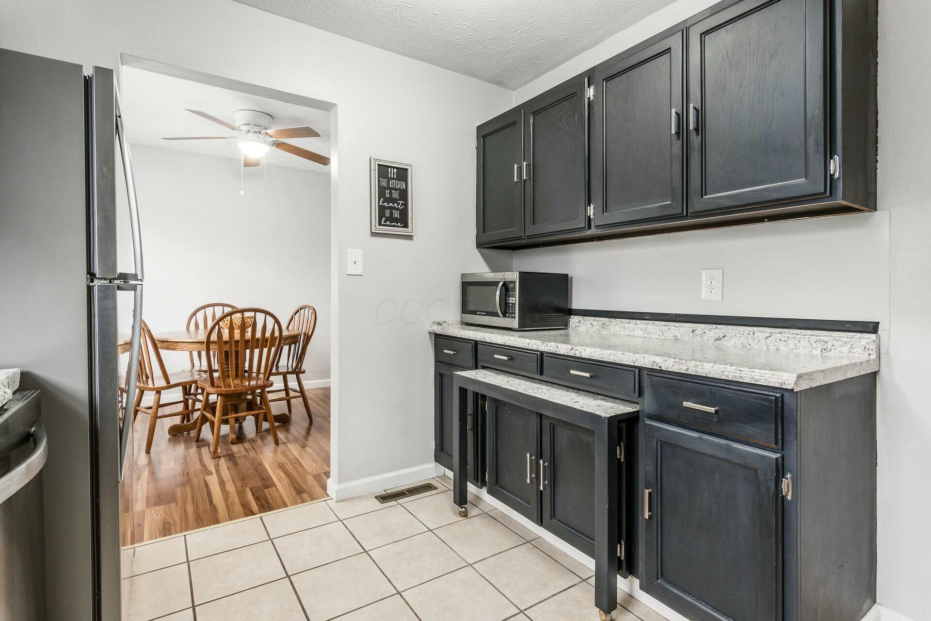 3020 Upton Road East Columbus, OH 43232 - Photo 17 of 47 kitchen