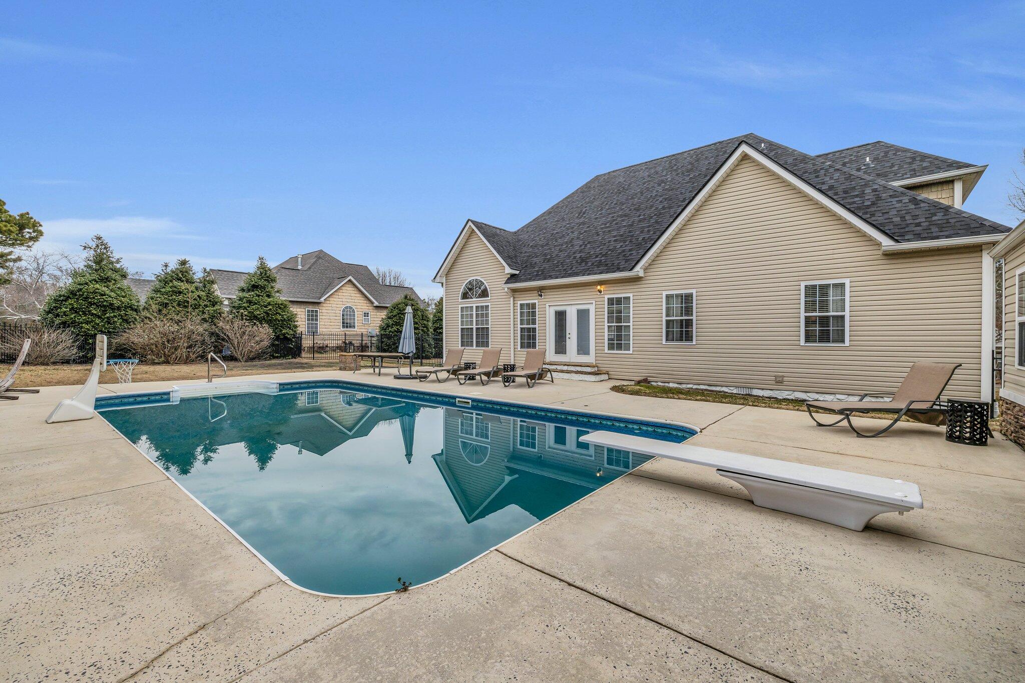 6-web-or-mls-205-honeysuckle-dr