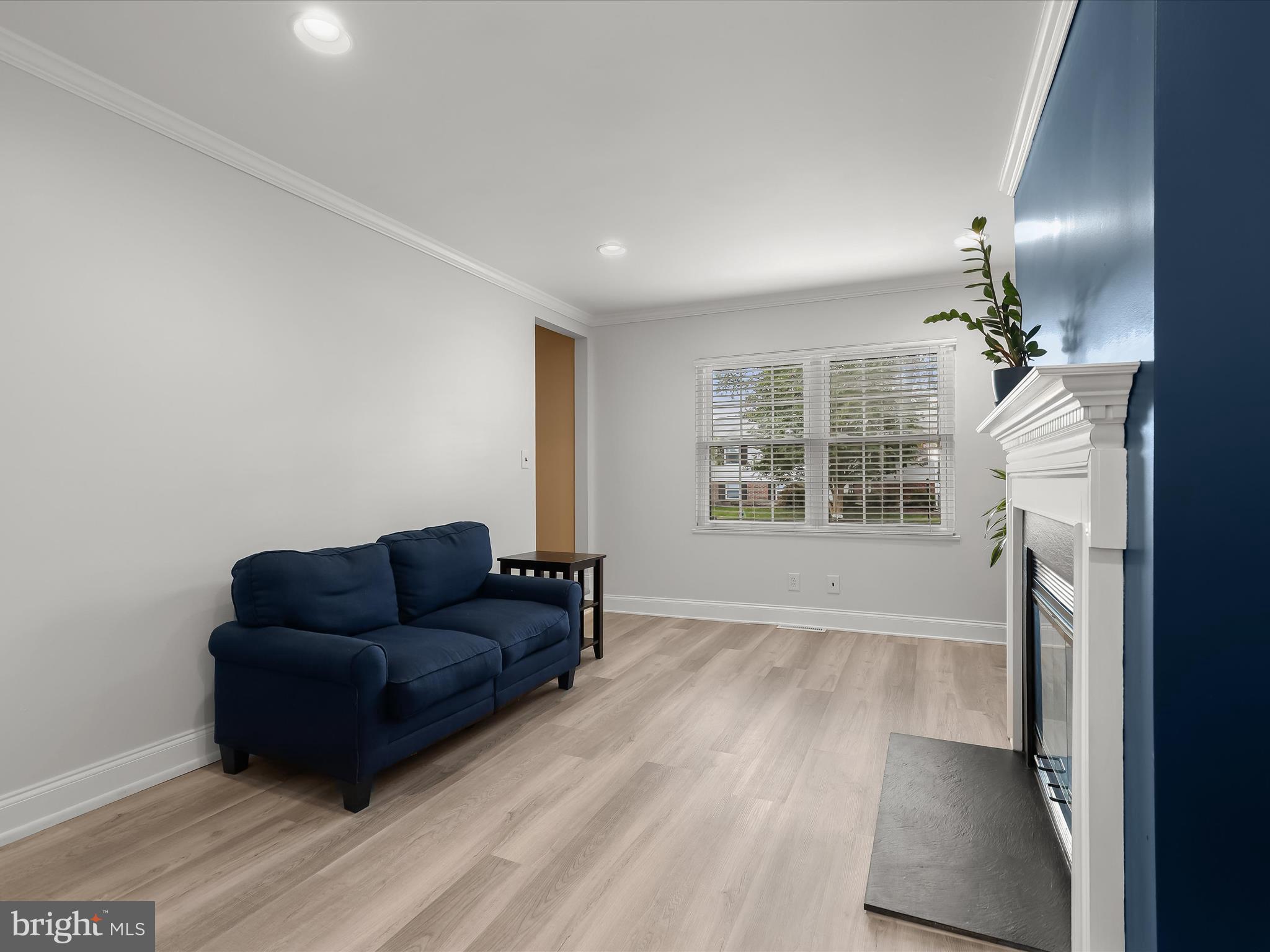 2402 Harborwood Road Catonsville, MD 21228 - Photo 20 of 43 Family Room