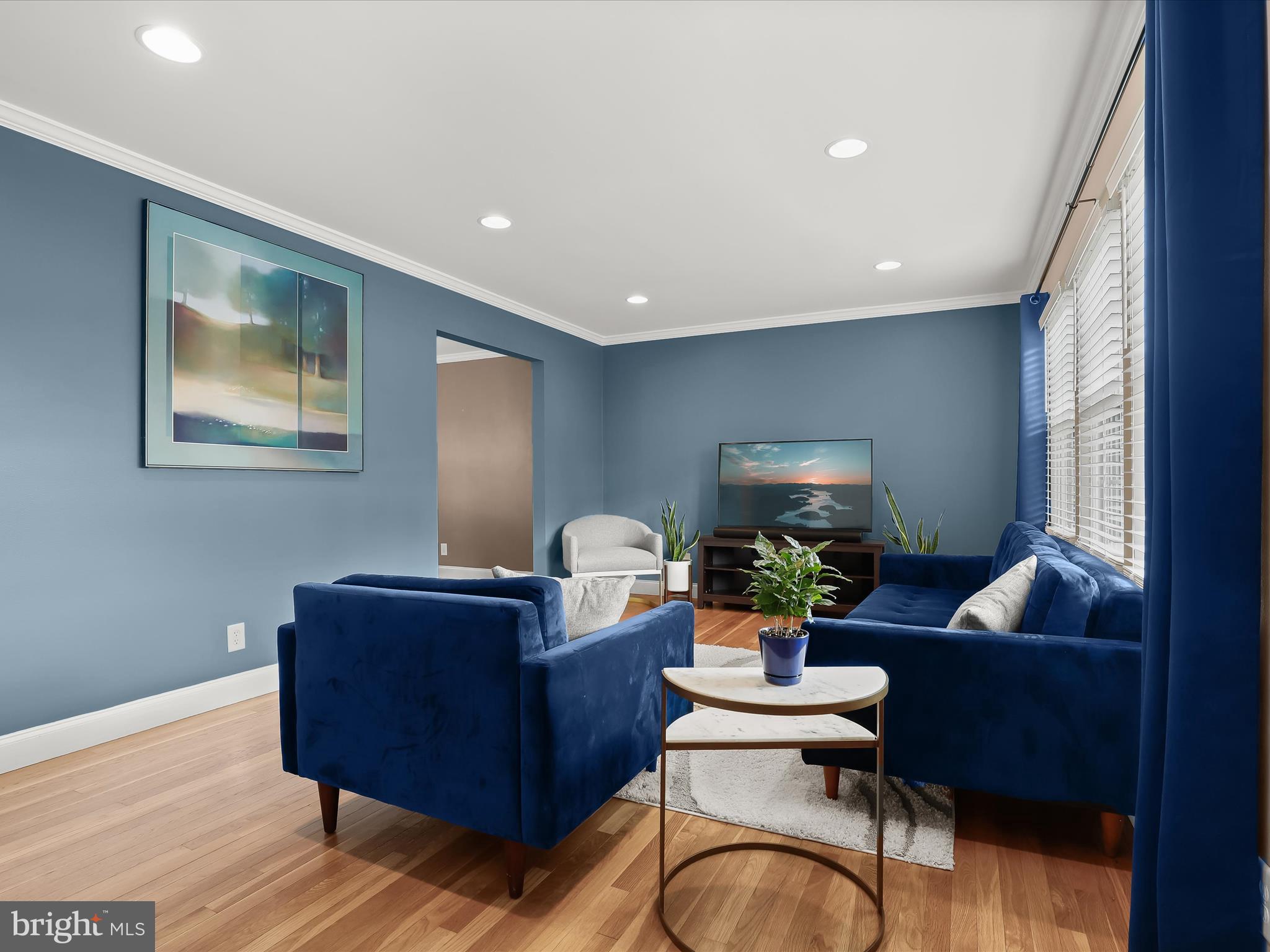 2402 Harborwood Road Catonsville, MD 21228 - Photo 2 of 43 Living Room