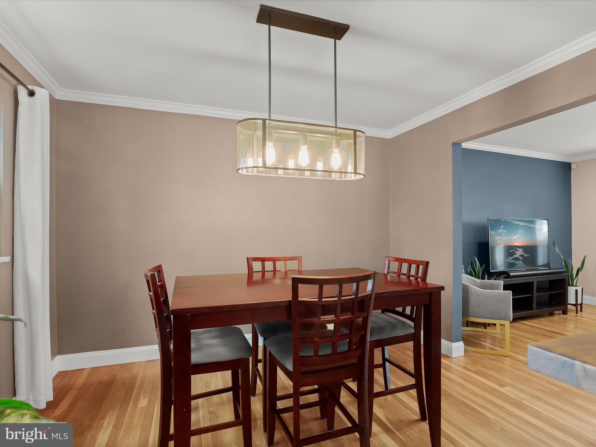 2402 Harborwood Road Catonsville, MD 21228 - Photo 9 of 43 Dining Room