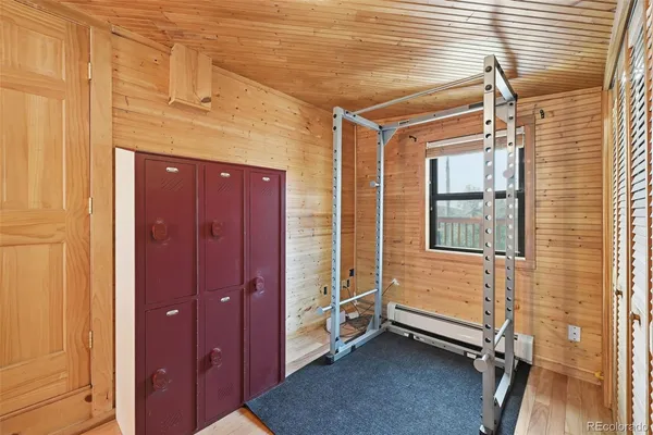 a view of front door with entryway