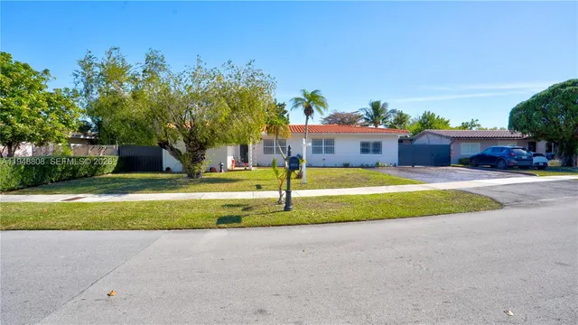 a view of a house with swimming pool and a yard