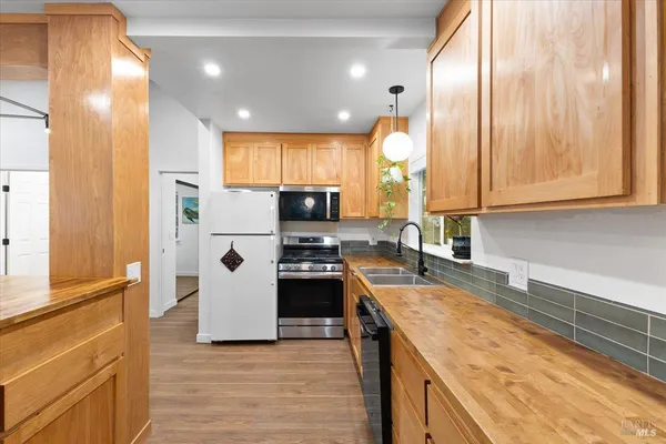 $549,000 | 15244 Rio Nido Road, Guerneville, CA 95446