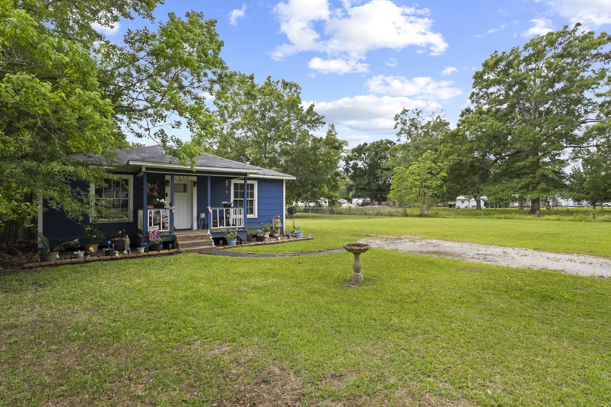 1230 Orange Street Vidor, TX 77662 - Photo 3 of 15