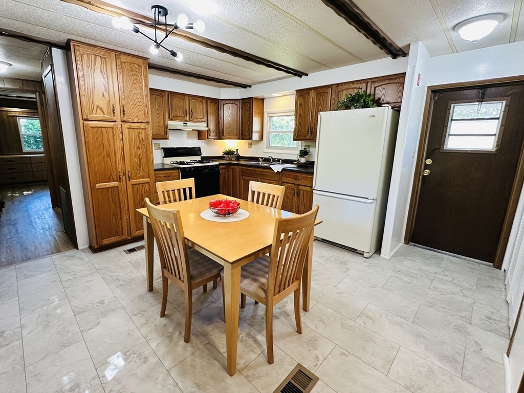 22 Contessa Drive Springfield, MA 01119 - Photo 5 of 36