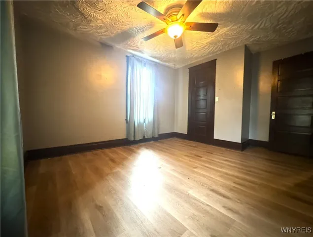 $1,150 | 1820 1/2 Whitney Avenue, Niagara Falls, NY 14301