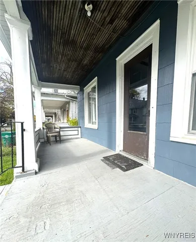 $1,150 | 1820 1/2 Whitney Avenue, Niagara Falls, NY 14301