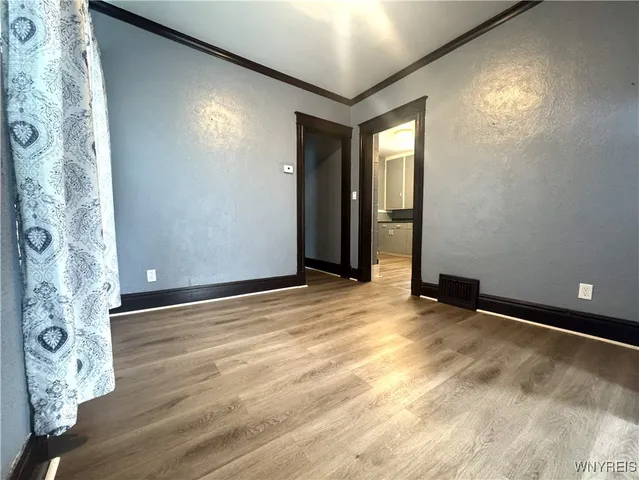 $1,150 | 1820 1/2 Whitney Avenue, Niagara Falls, NY 14301