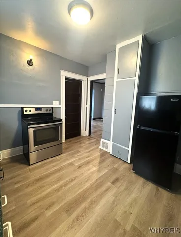 $1,150 | 1820 1/2 Whitney Avenue, Niagara Falls, NY 14301