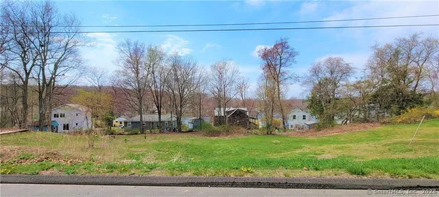 a view of a yard with a fountain