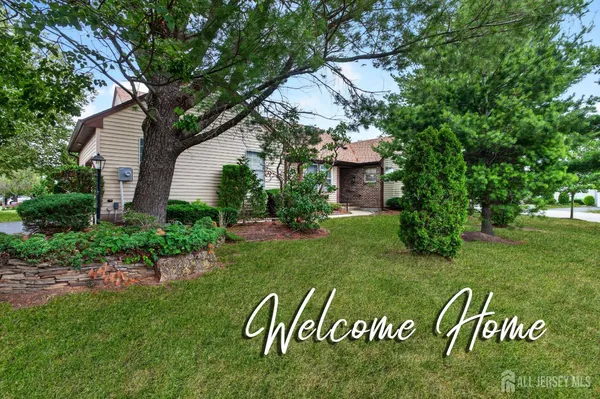 $429,900 | 2 Ethan Allen Drive, Monroe Township, NJ 08831