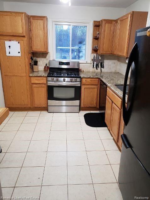 21846 Gill Road Farmington Hills, MI 48335 - Photo 6 of 28