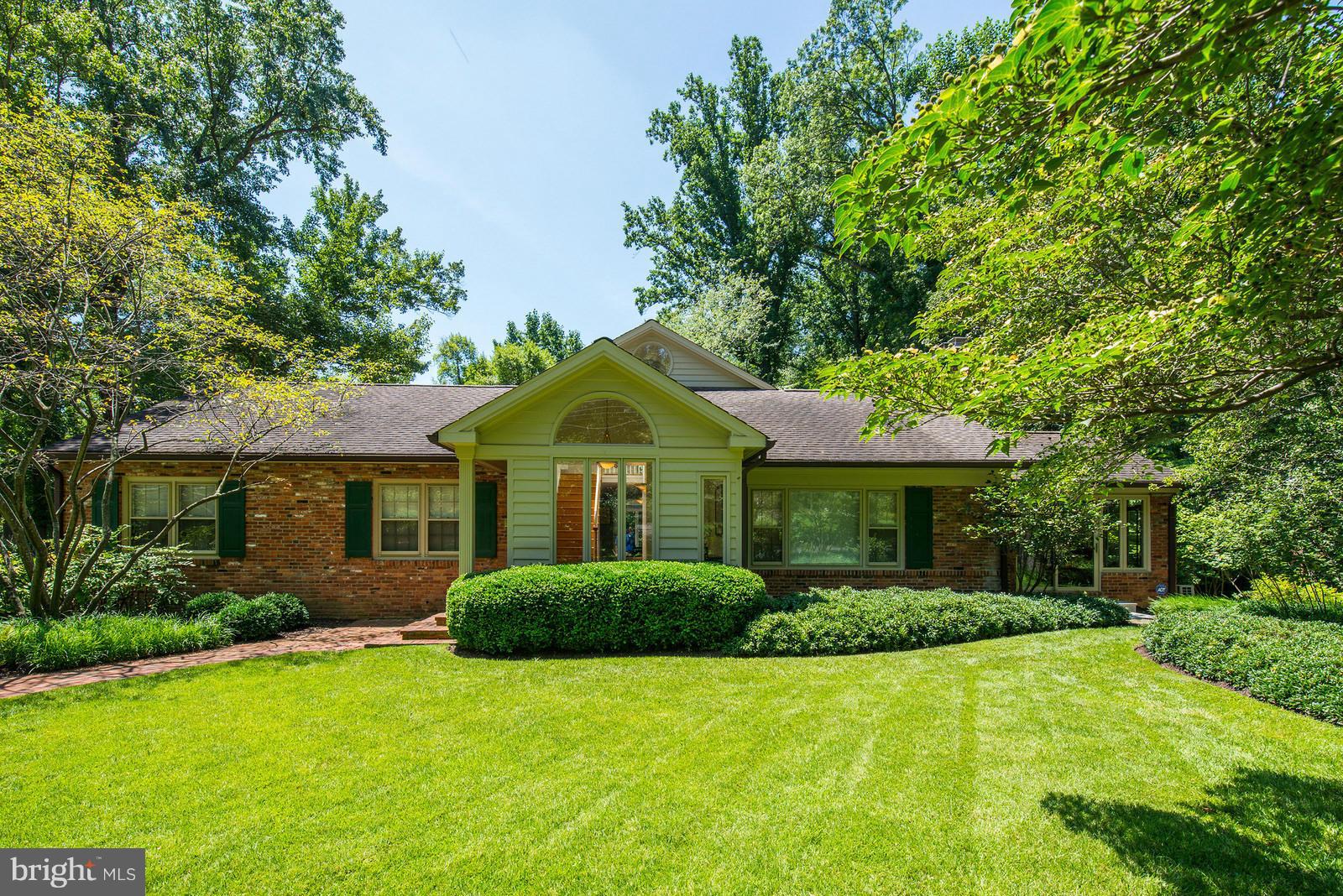 3176 Holmes Run Road Falls Church, VA 22042 - Photo 3 of 30 Exterior (Front)