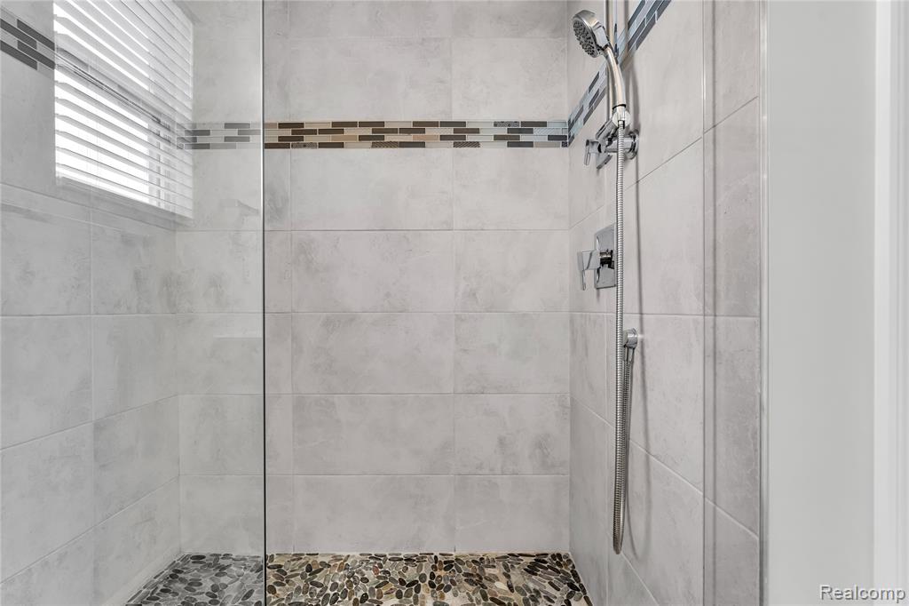 313 Strawberry Drive Rochester, MI 48307 - Photo 19 of 31
