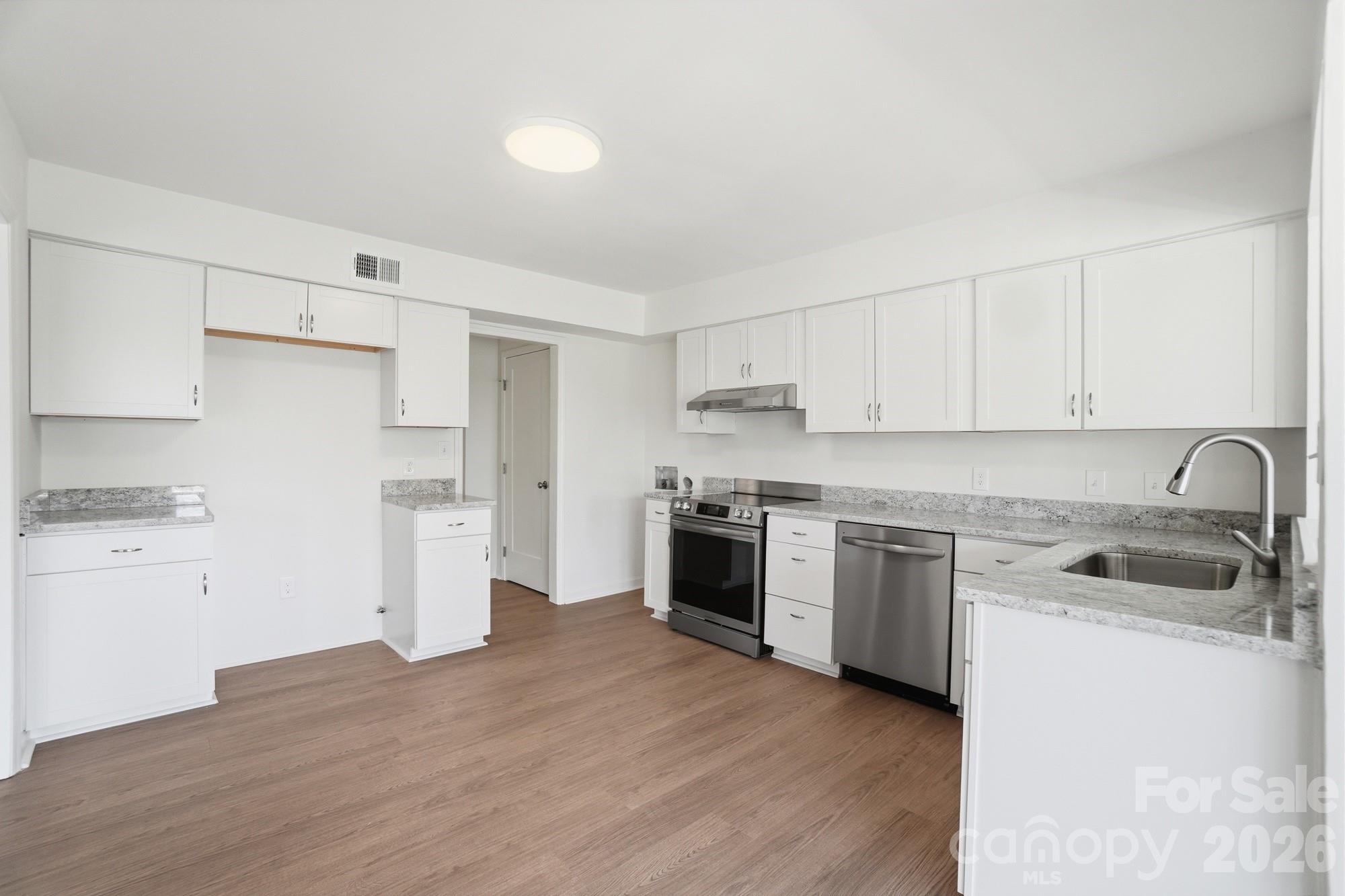 7027 Quail Hill Road Charlotte, NC 28210 - Photo 12 of 29