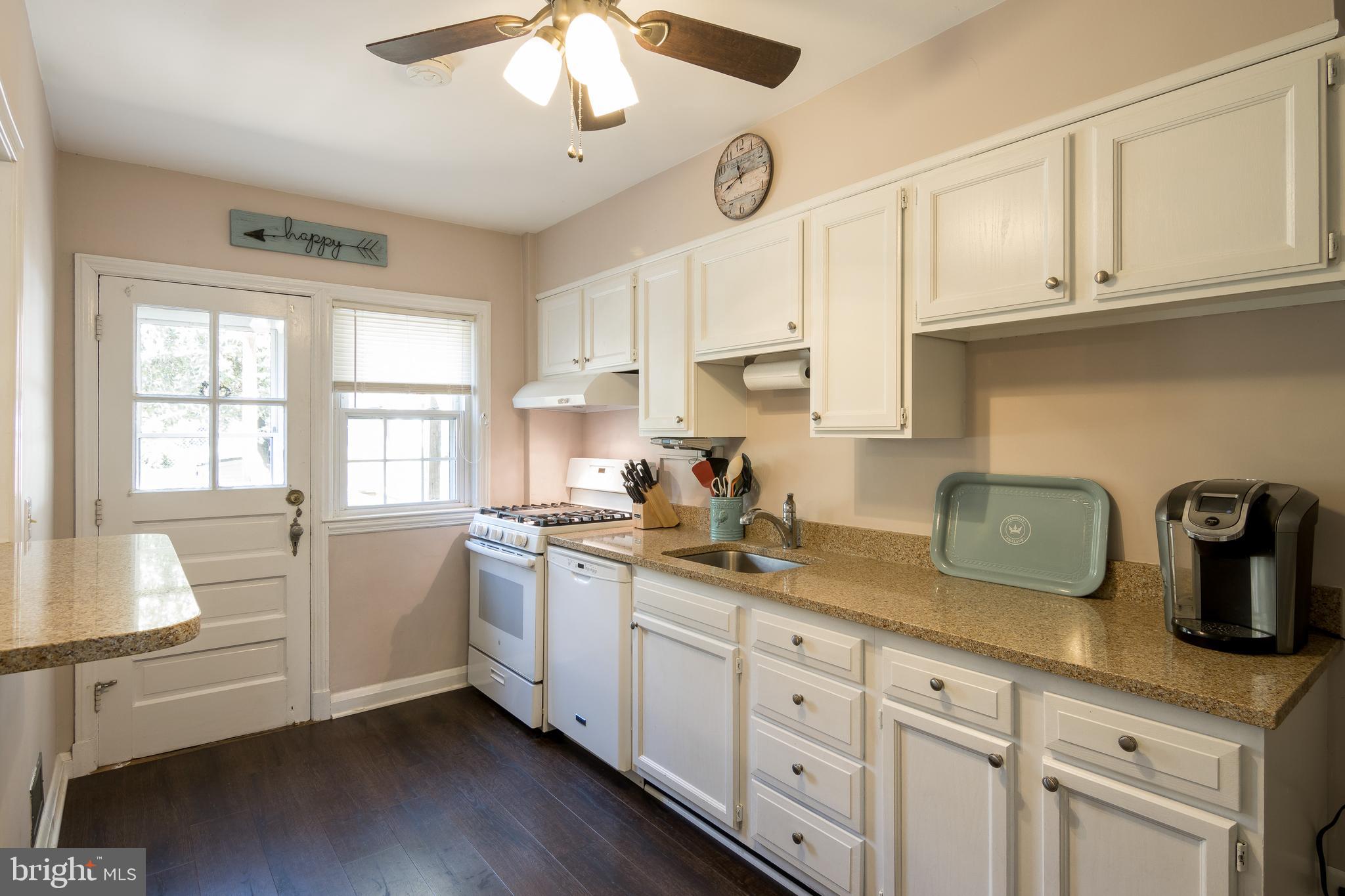 328 Greenlow Road Catonsville, MD 21228 - Photo 17 of 49 Granite counters