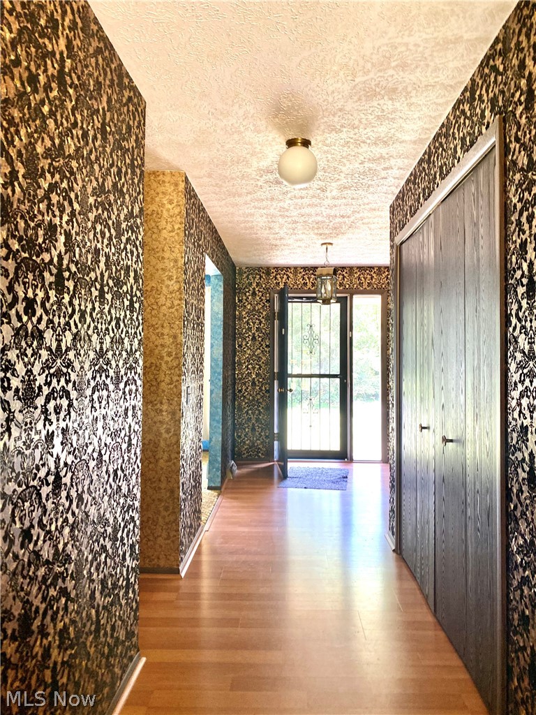 276 West River Road Valley City, OH 44280 - Photo 17 of 35 Foyer/Hall