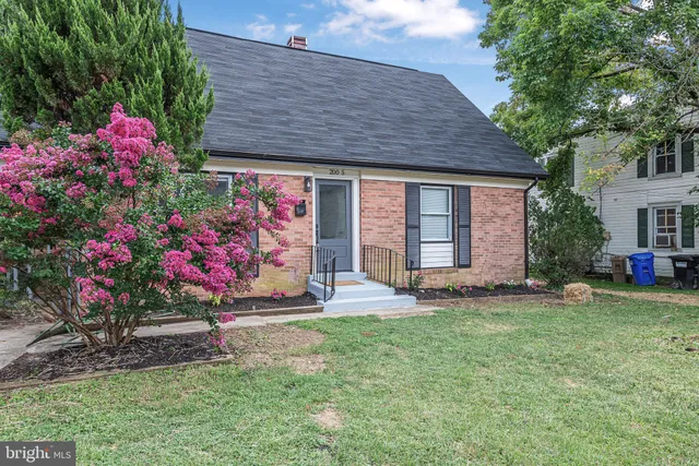 $555,000 | 200 1/2 11th Street, Laurel, MD 20707