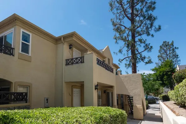 $575,000 | 2023 Lakeridge Circle, Unit 204, Chula Vista, CA 91913