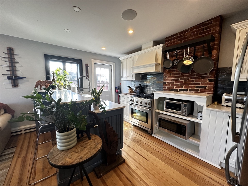 10 Pompeii Street, Unit 3 Boston, MA 02119 - Photo 3 of 10