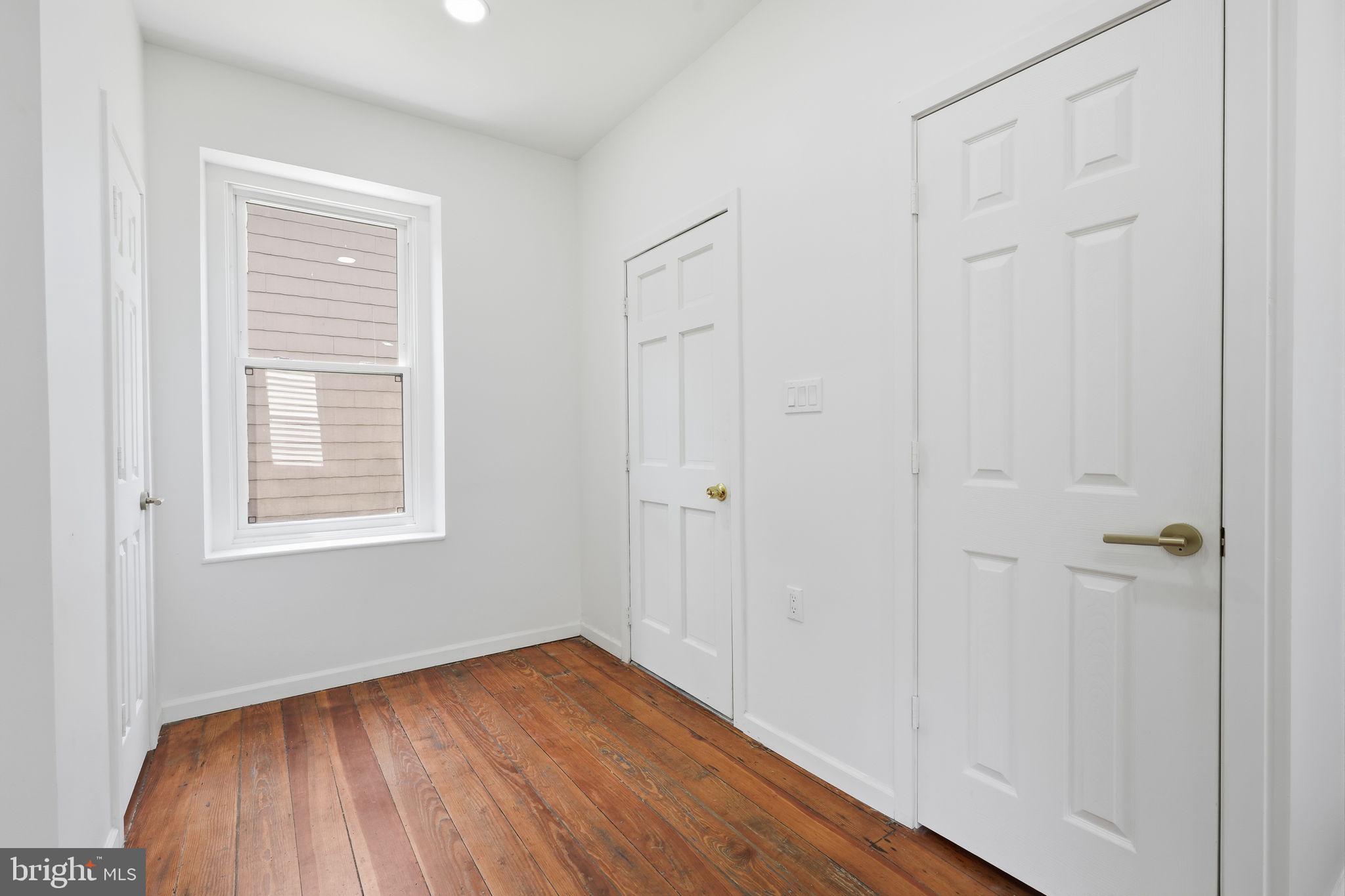124 Cedar Road Riegelsville, PA 18077 - Photo 7 of 50 Bright and airy entryway charm.