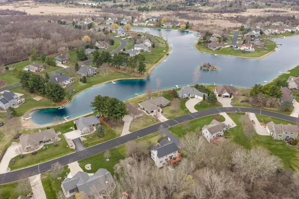 $649,000 | 412 East Red Pine Circle, Dousman, WI 53118