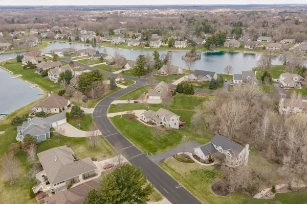 $649,000 | 412 East Red Pine Circle, Dousman, WI 53118