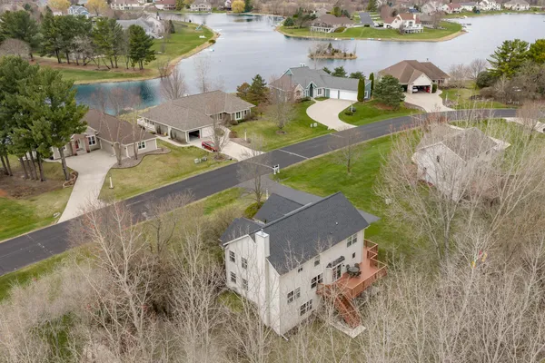 $649,000 | 412 East Red Pine Circle, Dousman, WI 53118
