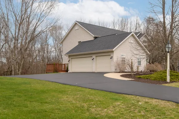 $649,000 | 412 East Red Pine Circle, Dousman, WI 53118