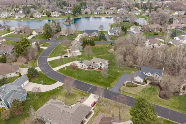 $649,000 | 412 East Red Pine Circle, Dousman, WI 53118