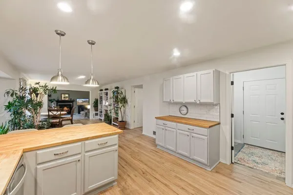 $649,000 | 412 East Red Pine Circle, Dousman, WI 53118